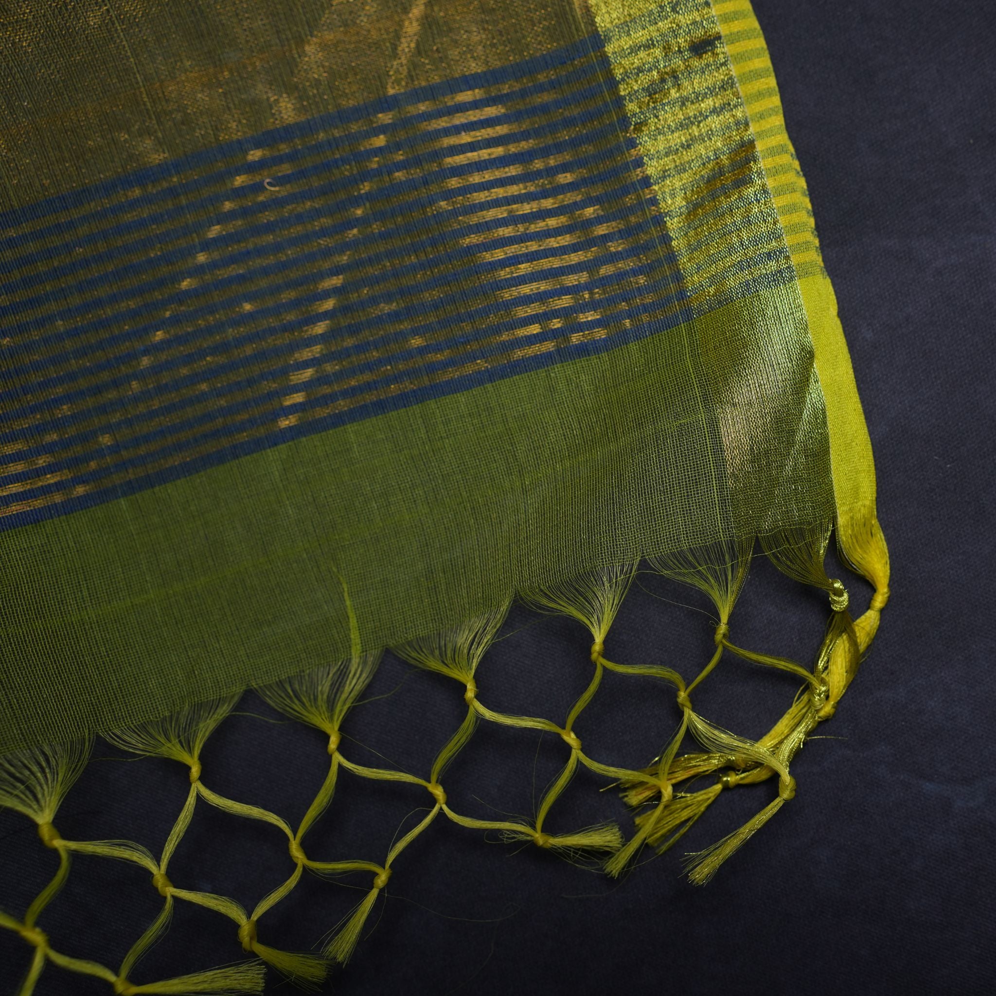 Muslin Jamdani Handwoven 2-Piece Suit Set – Lime Green with Contrast Floral Motifs