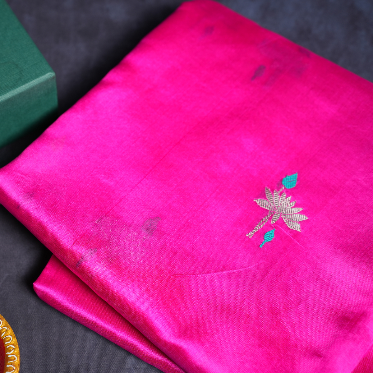 Pure Chanderi Handloom Saree – Delicate Hand-Woven Buti | Rani Pink